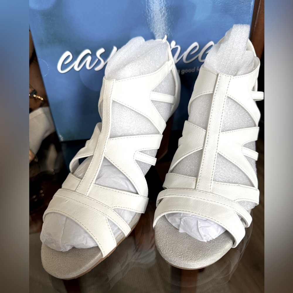 Easy Street Amaze White Stacked Strappy Heel Sandals - Sz 9.5M - New In Box